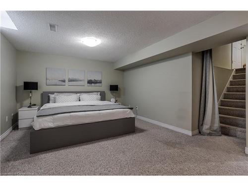 2057 Grovetree Lane, Burlington, ON - Indoor Photo Showing Bedroom