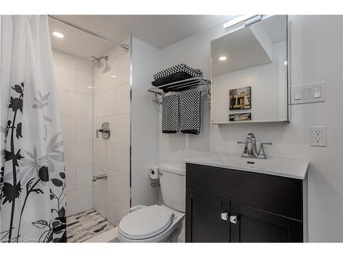 2057 Grovetree Lane, Burlington, ON - Indoor Photo Showing Bathroom