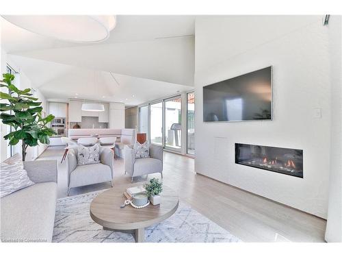 1427 Birch Avenue, Burlington, ON - Indoor Photo Showing Living Room With Fireplace