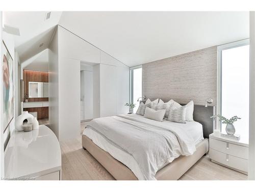 1427 Birch Avenue, Burlington, ON - Indoor Photo Showing Bedroom