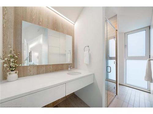 1427 Birch Avenue, Burlington, ON - Indoor Photo Showing Bathroom