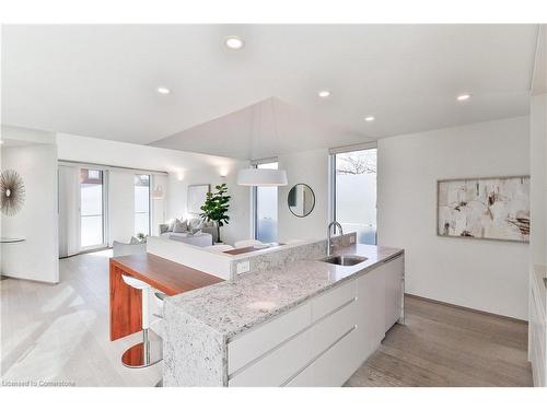 1427 Birch Avenue, Burlington, ON - Indoor Photo Showing Kitchen