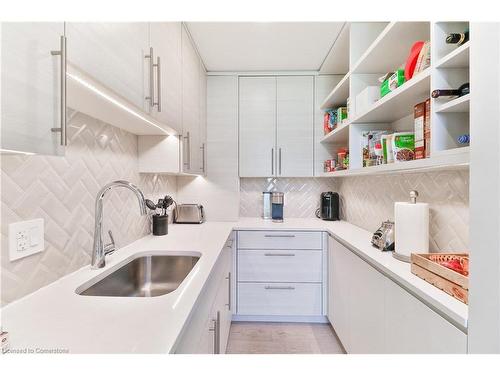 1427 Birch Avenue, Burlington, ON - Indoor Photo Showing Kitchen