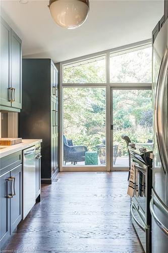 858 Montgomery Drive, Ancaster, ON - Indoor Photo Showing Kitchen