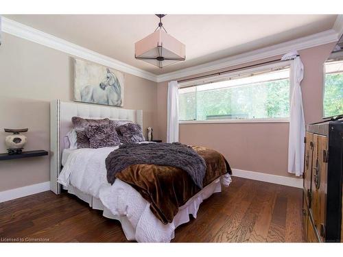 858 Montgomery Drive, Ancaster, ON - Indoor Photo Showing Bedroom