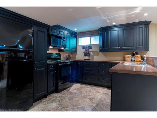 858 Montgomery Drive, Ancaster, ON - Indoor Photo Showing Kitchen