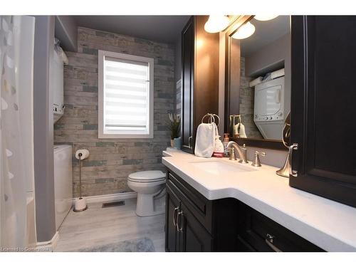 26 Hatton Drive, Ancaster, ON - Indoor Photo Showing Bathroom