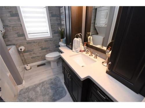 26 Hatton Drive, Ancaster, ON - Indoor Photo Showing Bathroom