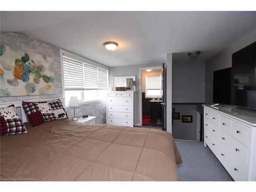 26 Hatton Drive, Ancaster, ON - Indoor Photo Showing Bedroom