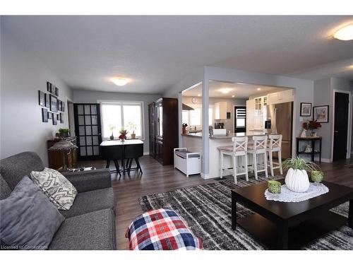 26 Hatton Drive, Ancaster, ON - Indoor Photo Showing Living Room