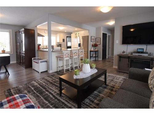 26 Hatton Drive, Ancaster, ON - Indoor Photo Showing Living Room