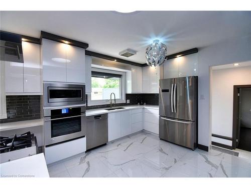 3836 Brookside Drive, Lincoln, ON - Indoor Photo Showing Kitchen With Stainless Steel Kitchen