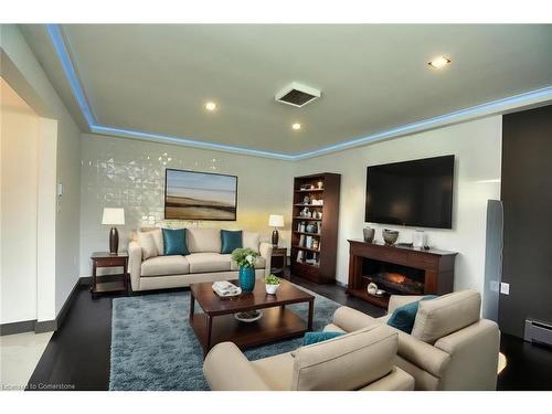 3836 Brookside Drive, Lincoln, ON - Indoor Photo Showing Living Room