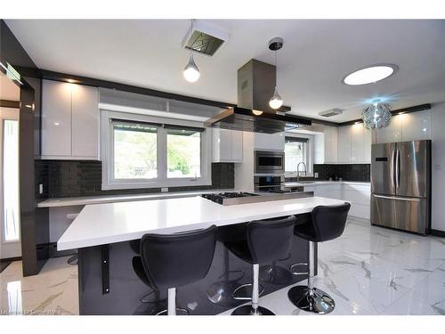 3836 Brookside Drive, Lincoln, ON - Indoor Photo Showing Kitchen With Upgraded Kitchen