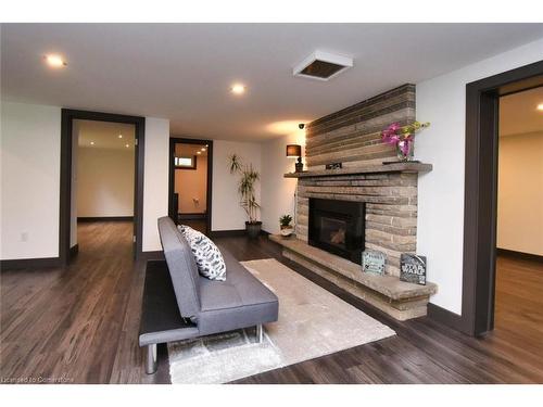 3836 Brookside Drive, Lincoln, ON - Indoor Photo Showing Living Room With Fireplace