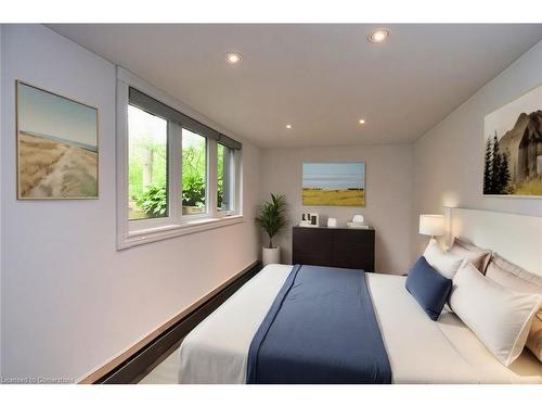 3836 Brookside Drive, Lincoln, ON - Indoor Photo Showing Bedroom