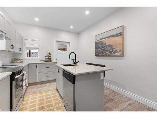 31 William Street, Hamilton, ON - Indoor Photo Showing Kitchen