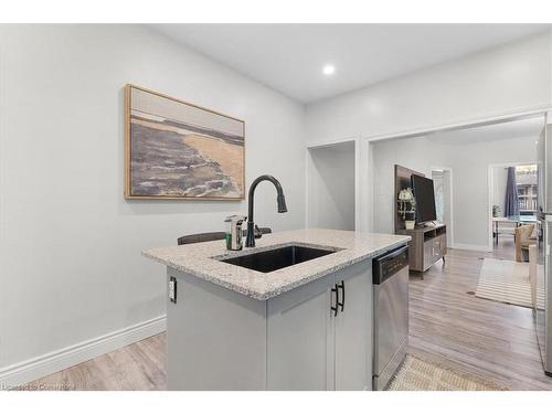 31 William Street, Hamilton, ON - Indoor Photo Showing Kitchen