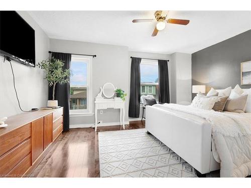 31 William Street, Hamilton, ON - Indoor Photo Showing Bedroom