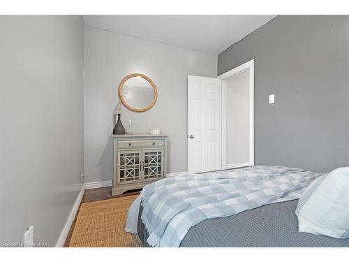 31 William Street, Hamilton, ON - Indoor Photo Showing Bedroom