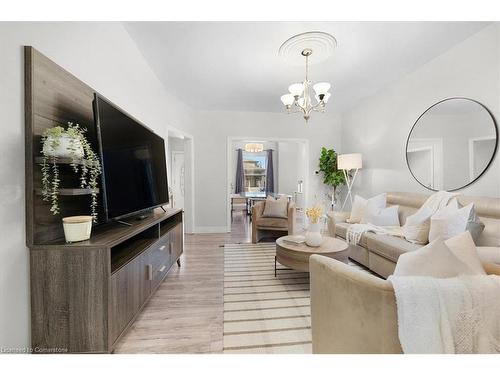 31 William Street, Hamilton, ON - Indoor Photo Showing Living Room