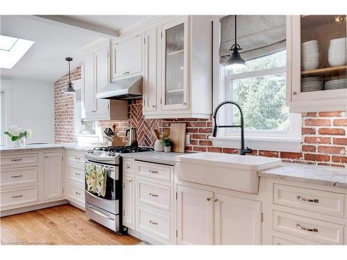 360 Lake Street, Grimsby, ON - Indoor Photo Showing Kitchen With Upgraded Kitchen