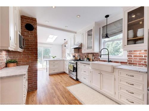 360 Lake Street, Grimsby, ON - Indoor Photo Showing Kitchen With Upgraded Kitchen