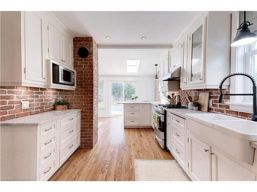 360 Lake Street, Grimsby, ON - Indoor Photo Showing Kitchen With Double Sink With Upgraded Kitchen