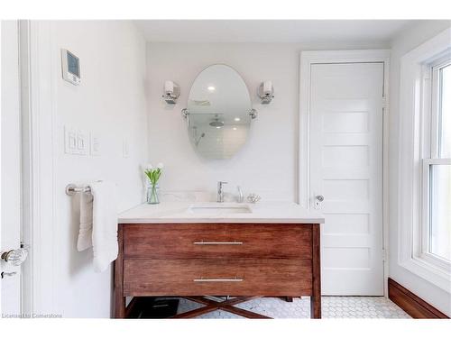 360 Lake Street, Grimsby, ON - Indoor Photo Showing Bathroom