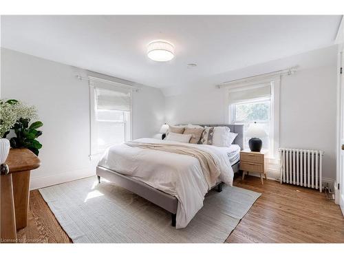 360 Lake Street, Grimsby, ON - Indoor Photo Showing Bedroom