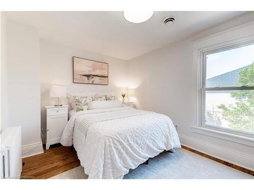 360 Lake Street, Grimsby, ON - Indoor Photo Showing Bedroom