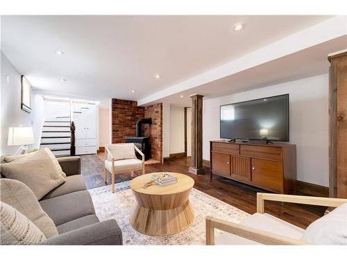 360 Lake Street, Grimsby, ON - Indoor Photo Showing Living Room