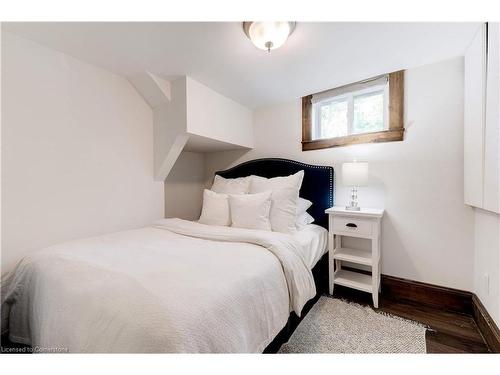 360 Lake Street, Grimsby, ON - Indoor Photo Showing Bedroom