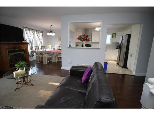 500 Lakeview Road, Fort Erie, ON - Indoor Photo Showing Living Room With Fireplace