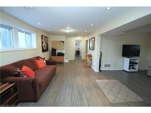 500 Lakeview Road, Fort Erie, ON - Indoor Photo Showing Living Room