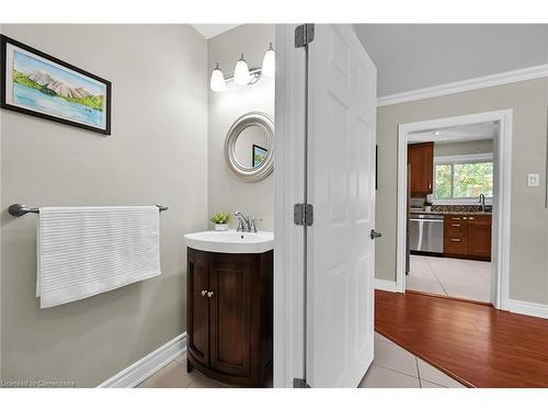 11 Douglas Road, Ancaster, ON - Indoor Photo Showing Bathroom