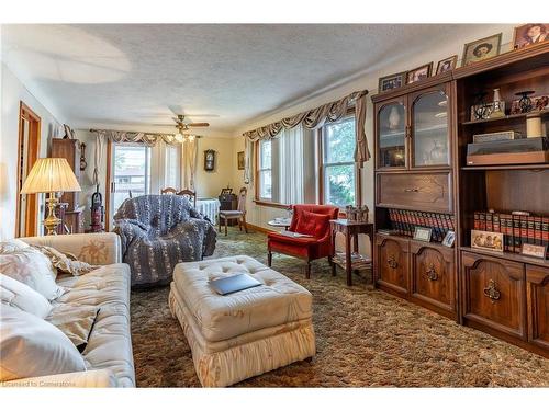 5473 Hillsdale Avenue, Niagara Falls, ON - Indoor Photo Showing Living Room