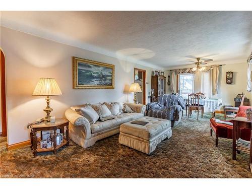 5473 Hillsdale Avenue, Niagara Falls, ON - Indoor Photo Showing Living Room