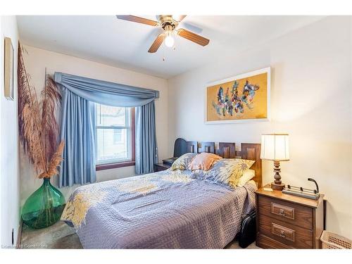 5473 Hillsdale Avenue, Niagara Falls, ON - Indoor Photo Showing Bedroom