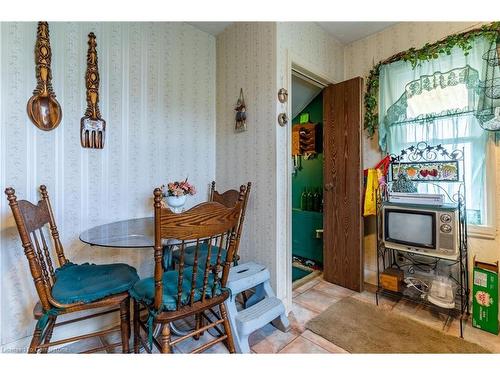 5473 Hillsdale Avenue, Niagara Falls, ON - Indoor Photo Showing Dining Room