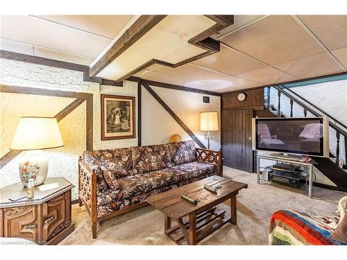 5473 Hillsdale Avenue, Niagara Falls, ON - Indoor Photo Showing Living Room