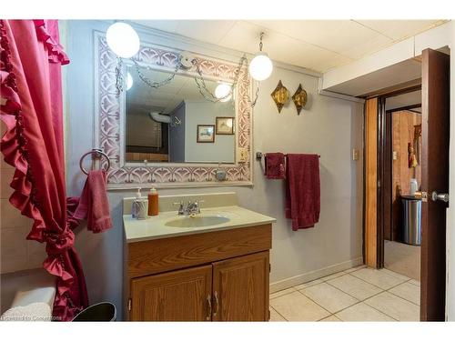 5473 Hillsdale Avenue, Niagara Falls, ON - Indoor Photo Showing Bathroom