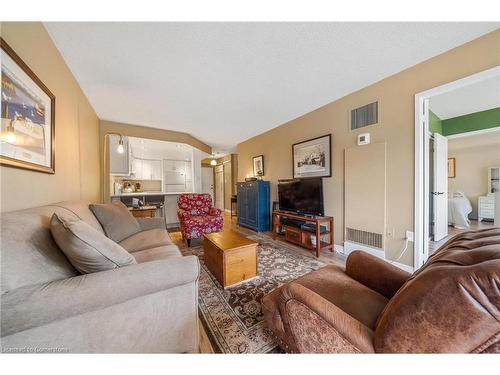 204-1270 Maple Crossing Boulevard, Burlington, ON - Indoor Photo Showing Living Room