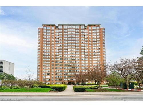 204-1270 Maple Crossing Boulevard, Burlington, ON - Outdoor With Facade