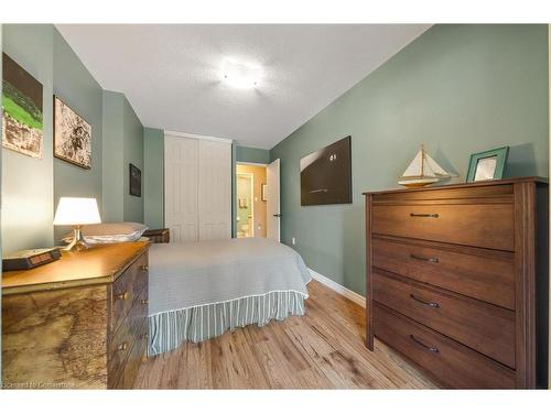 204-1270 Maple Crossing Boulevard, Burlington, ON - Indoor Photo Showing Bedroom