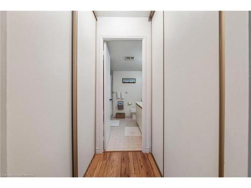 204-1270 Maple Crossing Boulevard, Burlington, ON - Indoor Photo Showing Bathroom