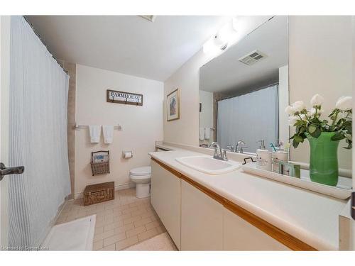 204-1270 Maple Crossing Boulevard, Burlington, ON - Indoor Photo Showing Bathroom