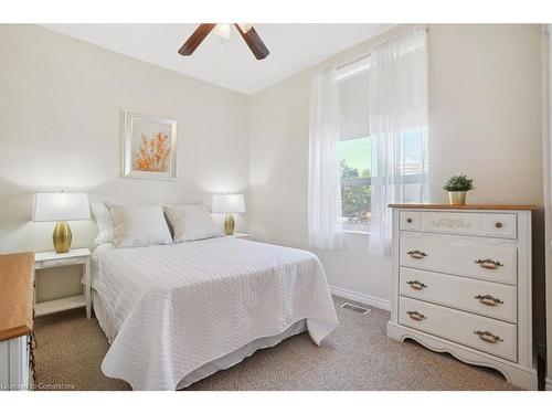 408 Cochrane Road, Hamilton, ON - Indoor Photo Showing Bedroom