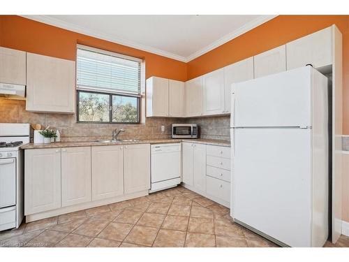 408 Cochrane Road, Hamilton, ON - Indoor Photo Showing Kitchen