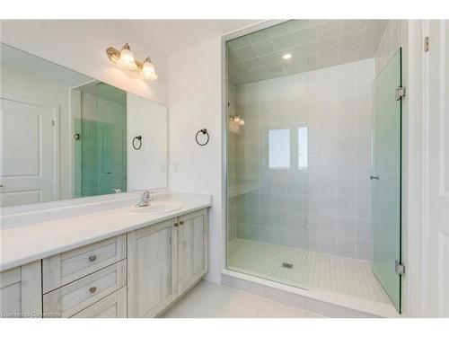 40 Freedom Crescent, Hamilton, ON - Indoor Photo Showing Bathroom